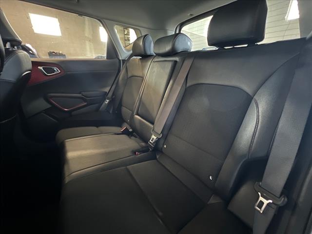 Vehicle image 18 of 25