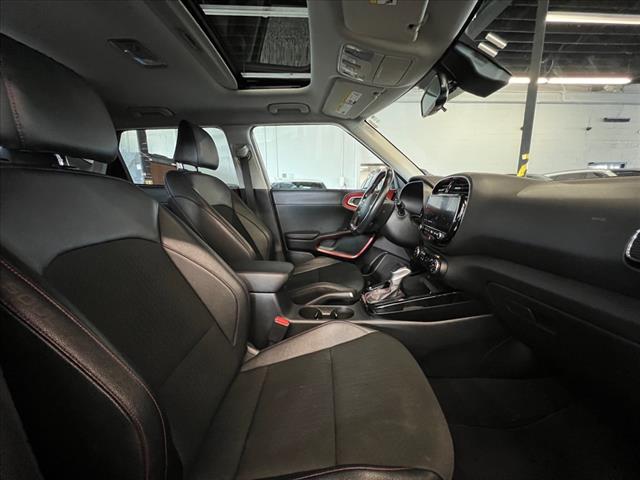 Vehicle image 21 of 25