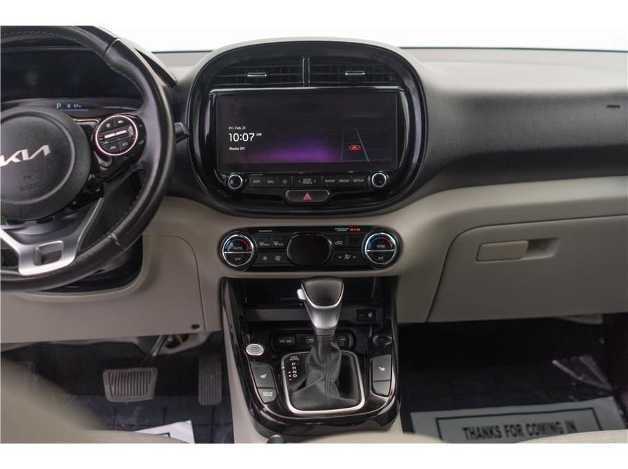 Vehicle image 34 of 40