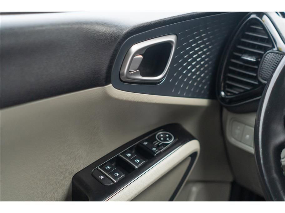 Vehicle image 23 of 40
