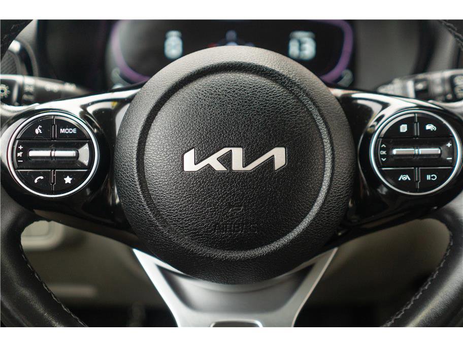 Vehicle image 10 of 40