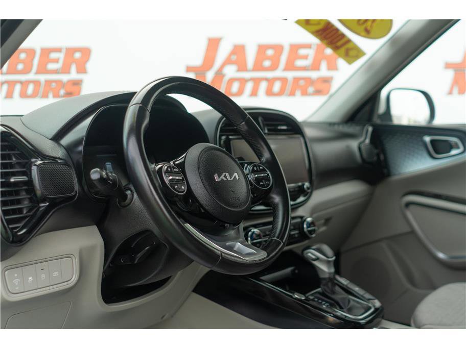 Vehicle image 9 of 40