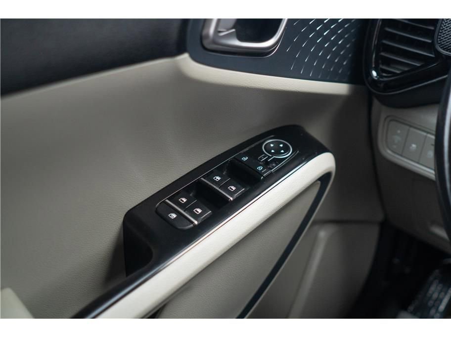 Vehicle image 22 of 40