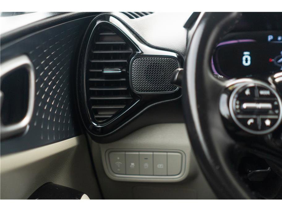 Vehicle image 13 of 40