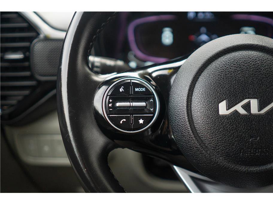Vehicle image 11 of 40