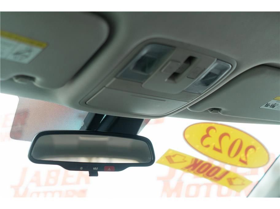Vehicle image 17 of 40