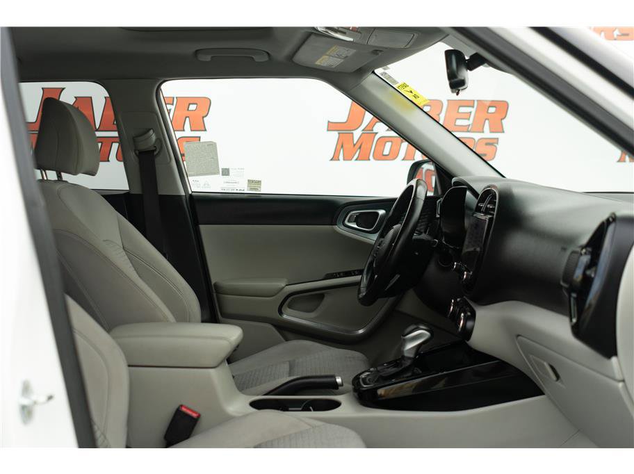 Vehicle image 37 of 40