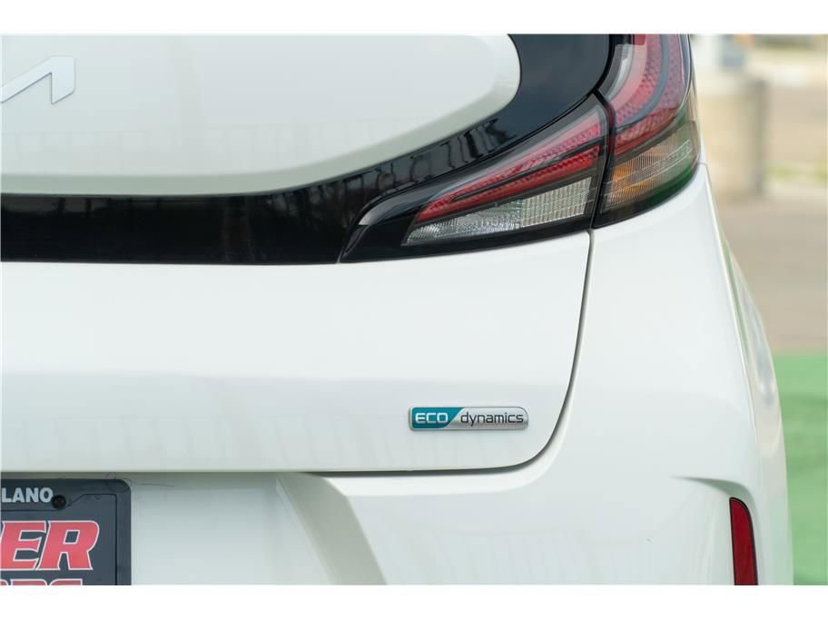 Vehicle image 14 of 40