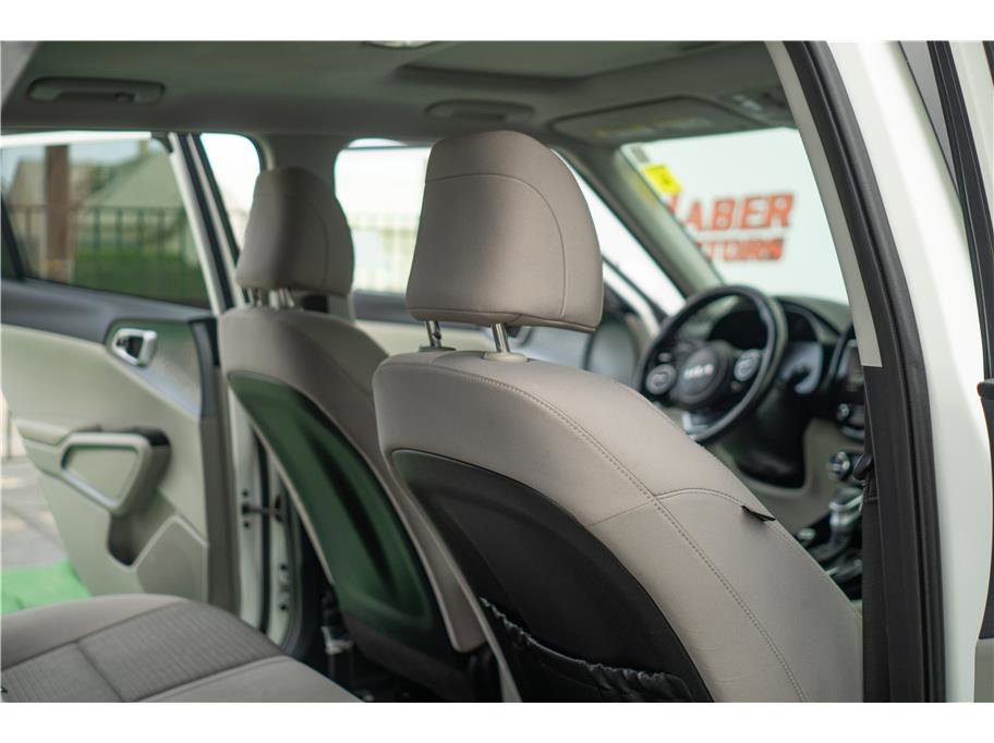 Vehicle image 31 of 40