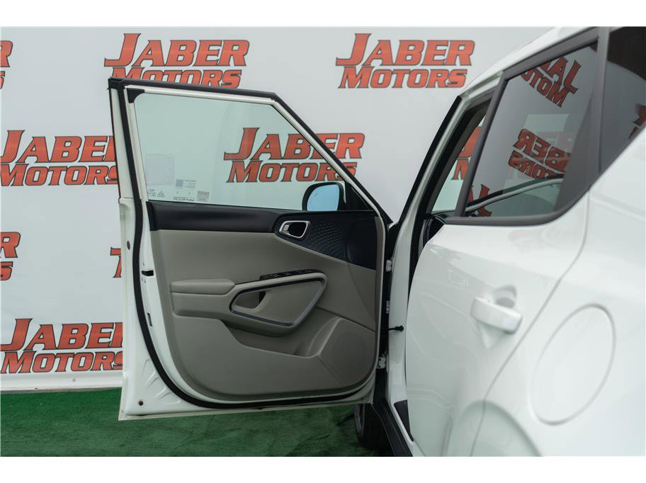 Vehicle image 26 of 40