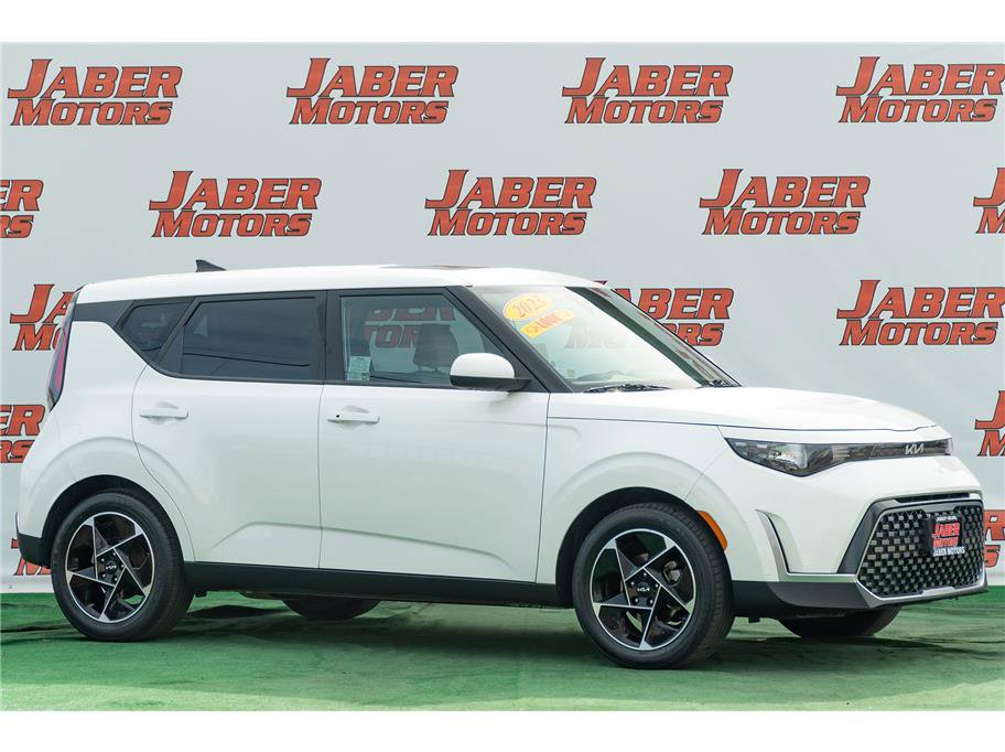 Vehicle image 3 of 40