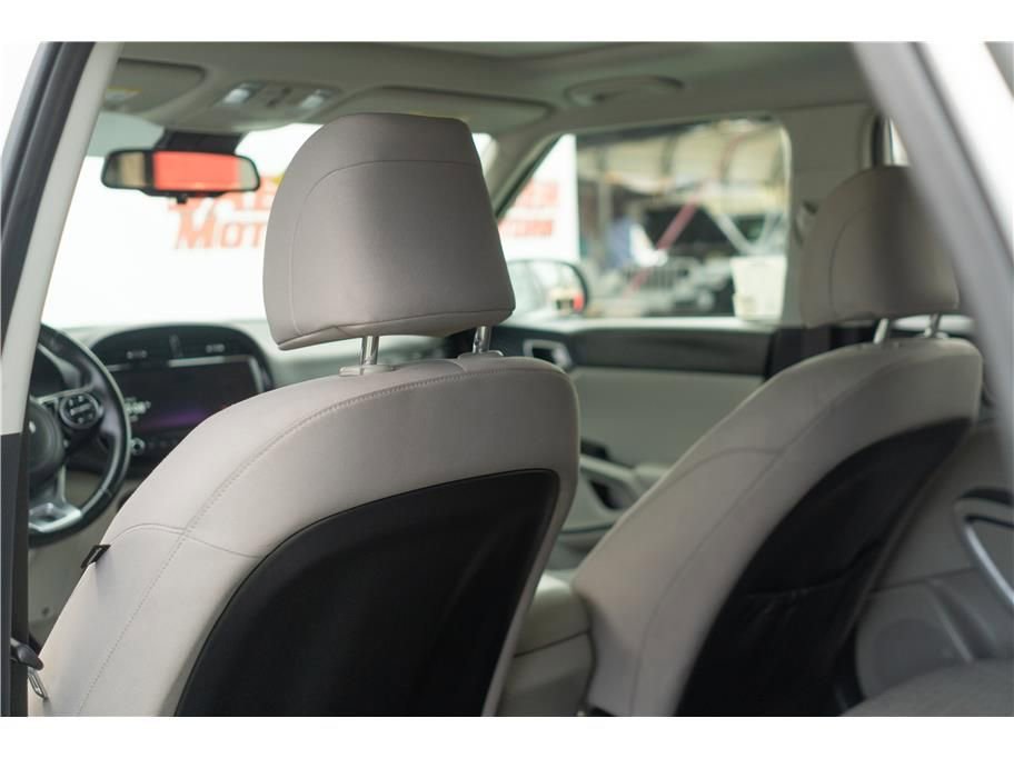 Vehicle image 36 of 40