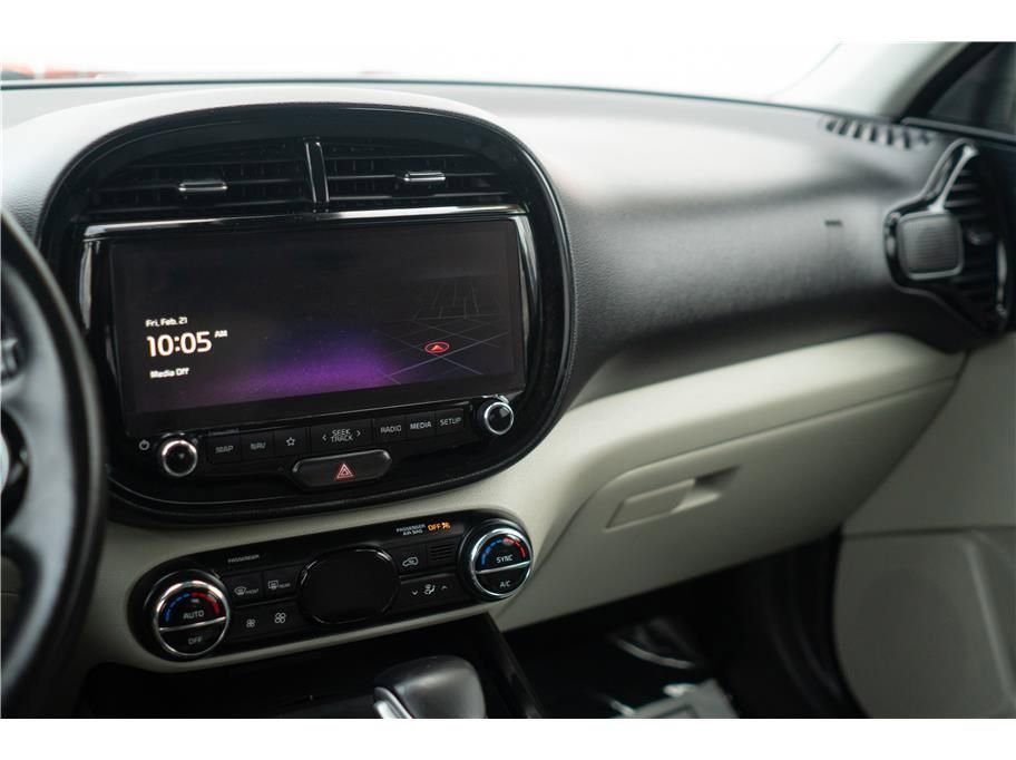 Vehicle image 16 of 40