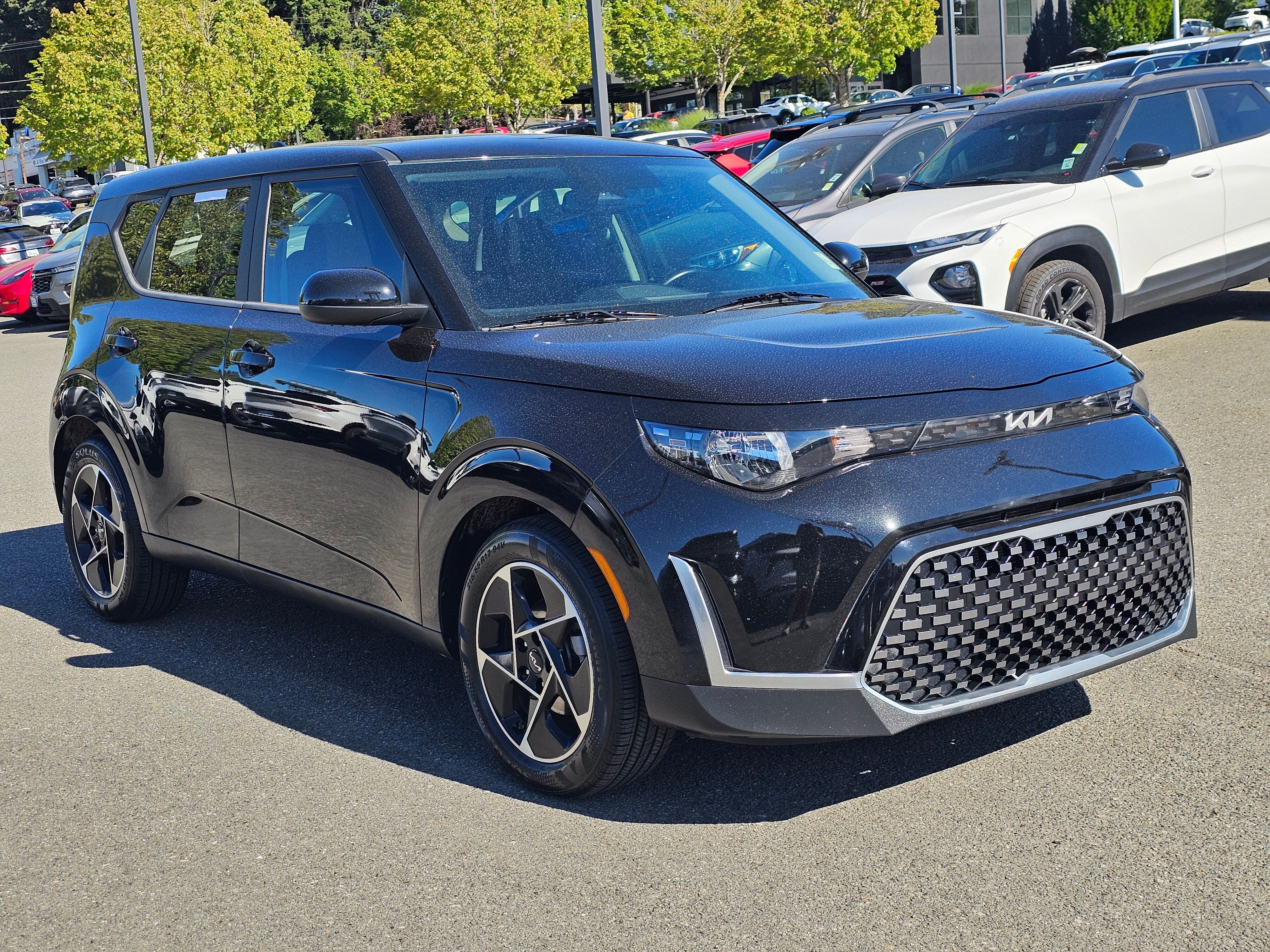 2023 Kia Soul EX Image 3 of 37