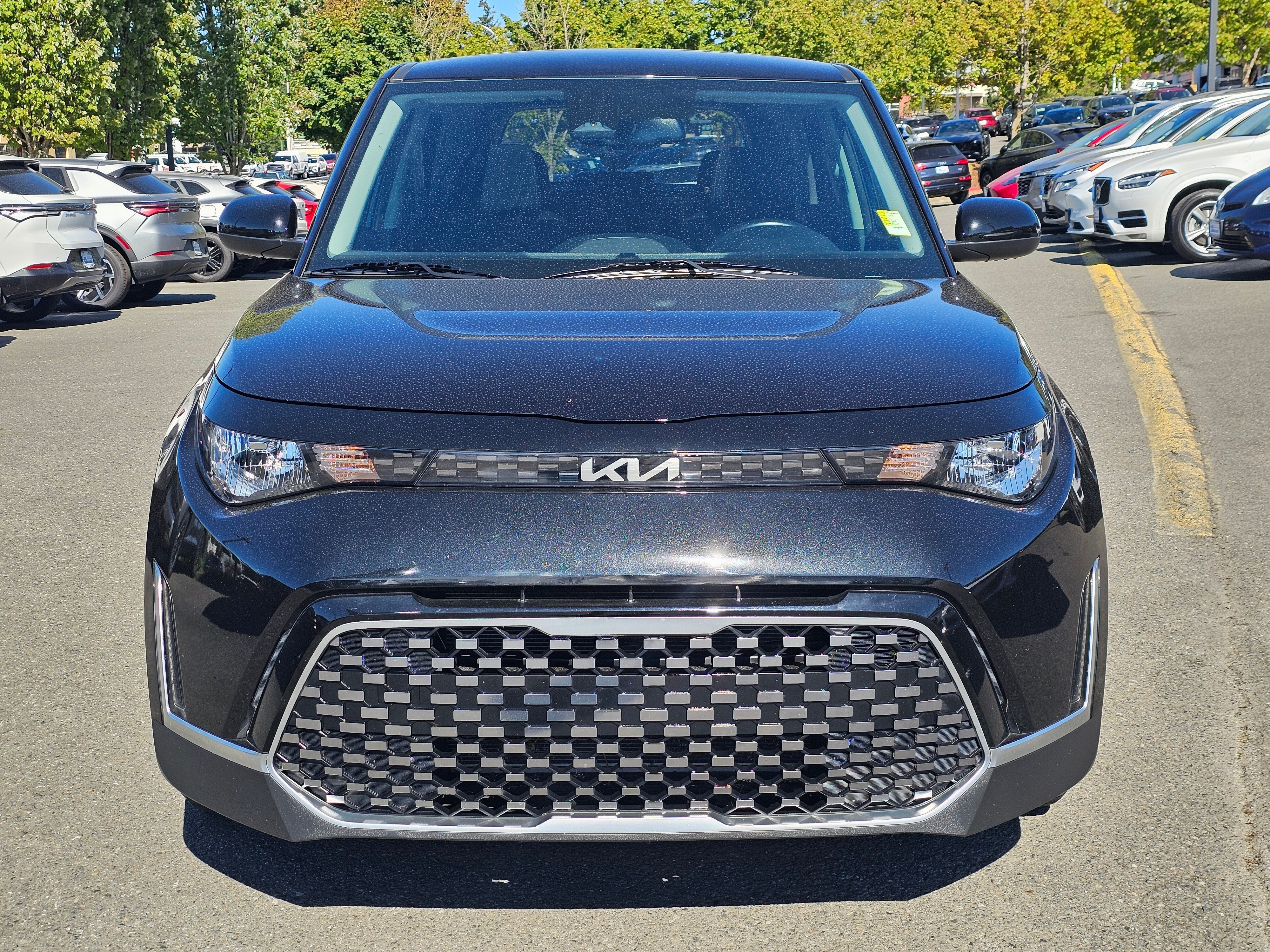 2023 Kia Soul EX Image 2 of 37