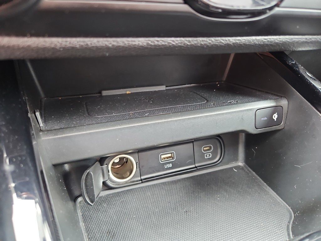 Vehicle image 26 of 34