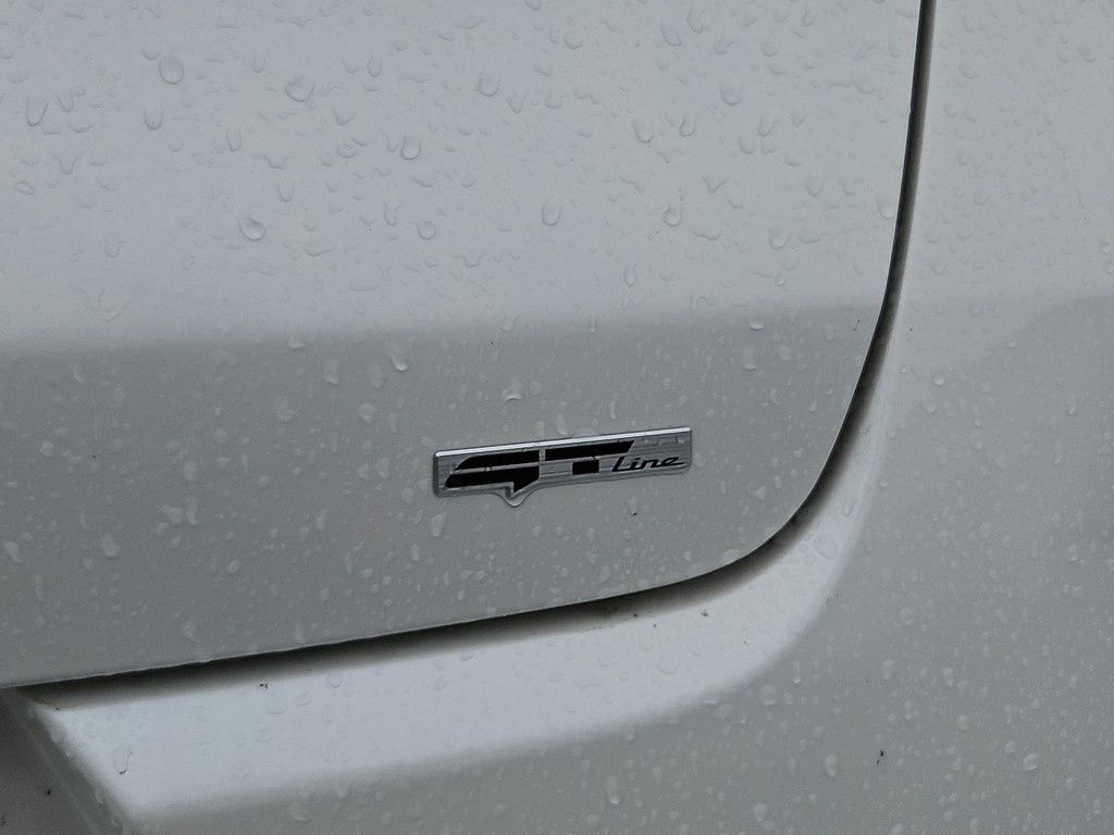 Vehicle image 32 of 34