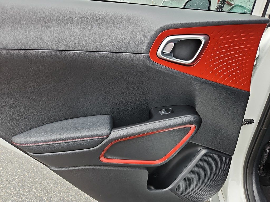 Vehicle image 29 of 34