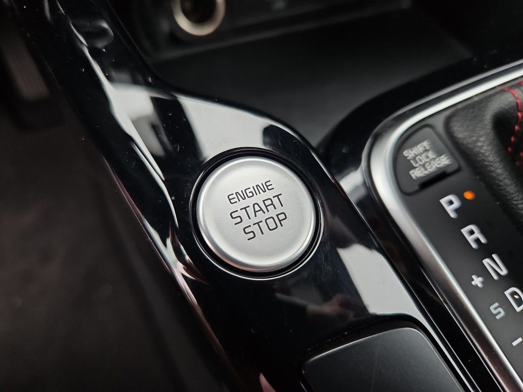 Vehicle image 25 of 34
