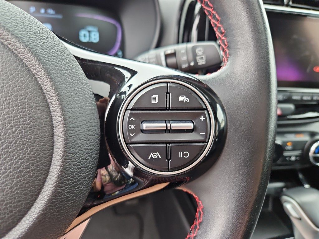 Vehicle image 18 of 34