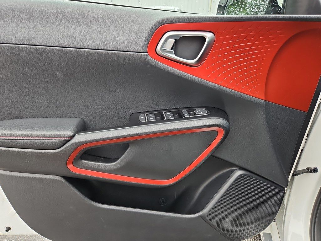 Vehicle image 9 of 34