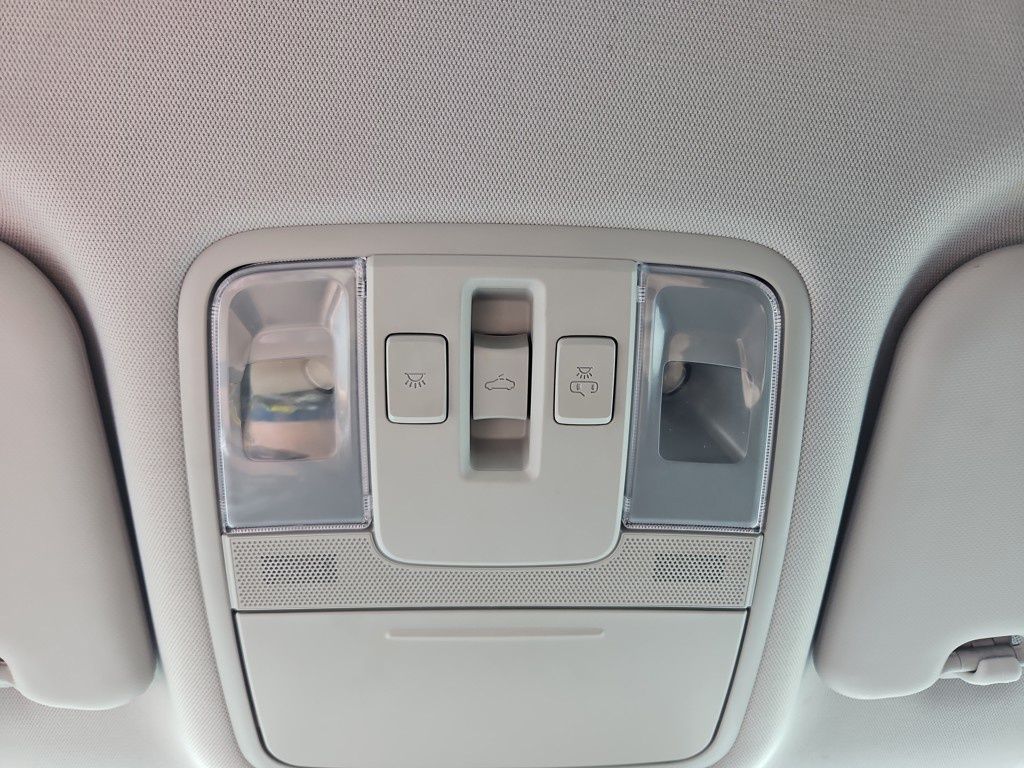 Vehicle image 27 of 34