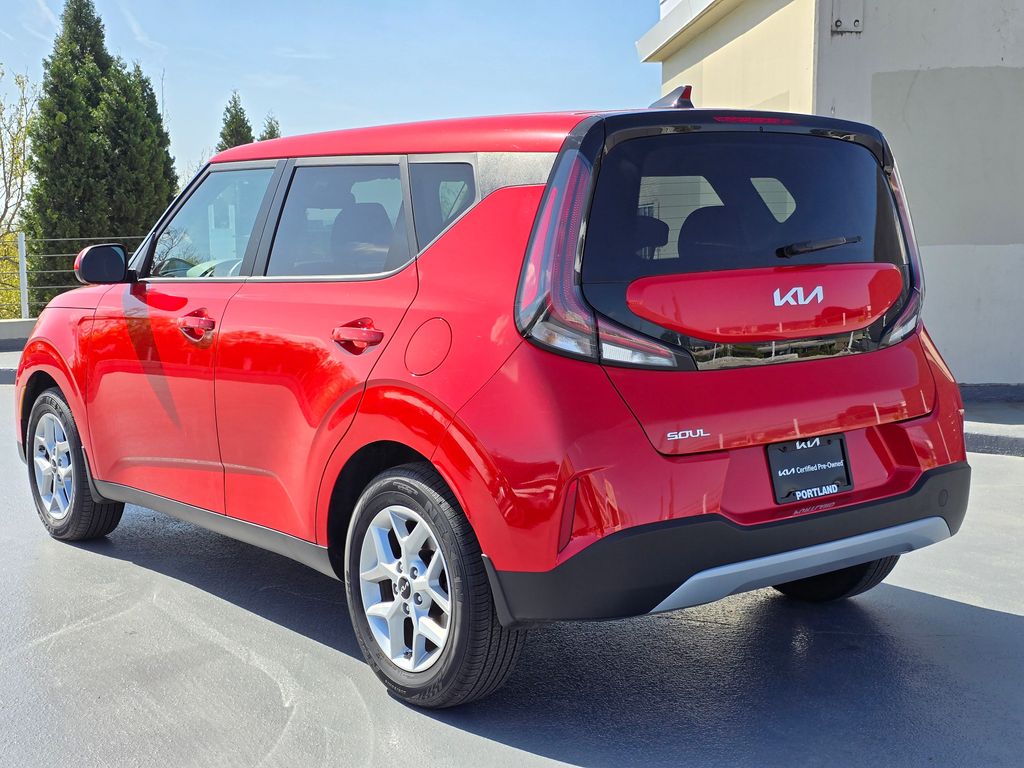 Vehicle image 8 of 33