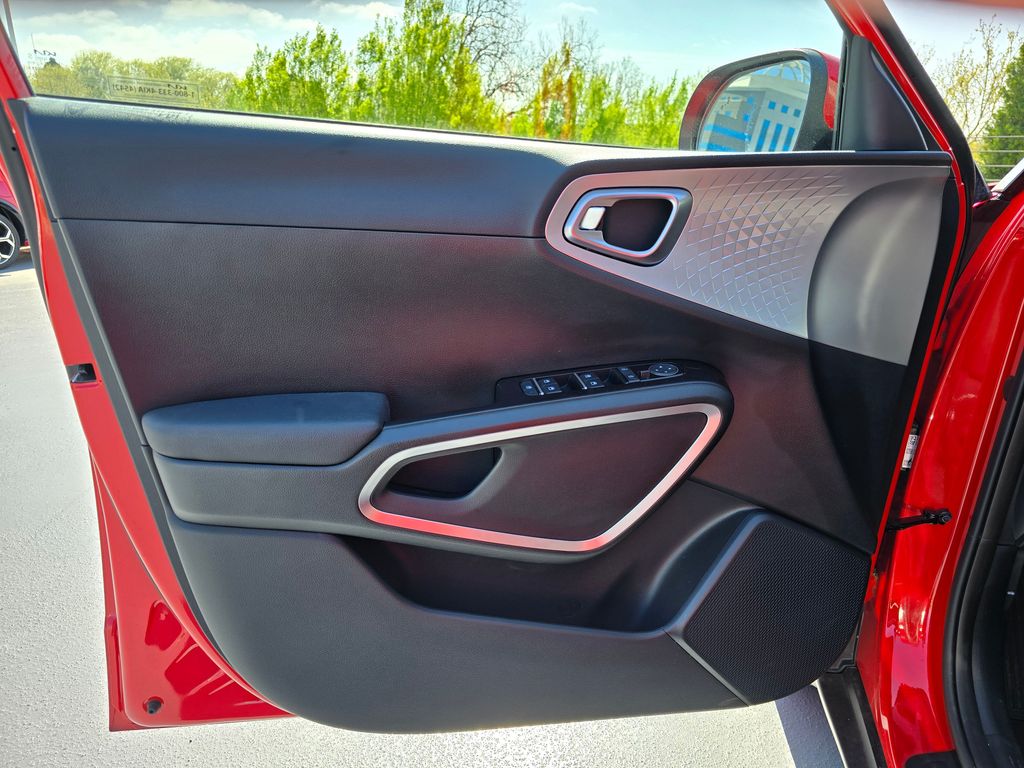 Vehicle image 26 of 33