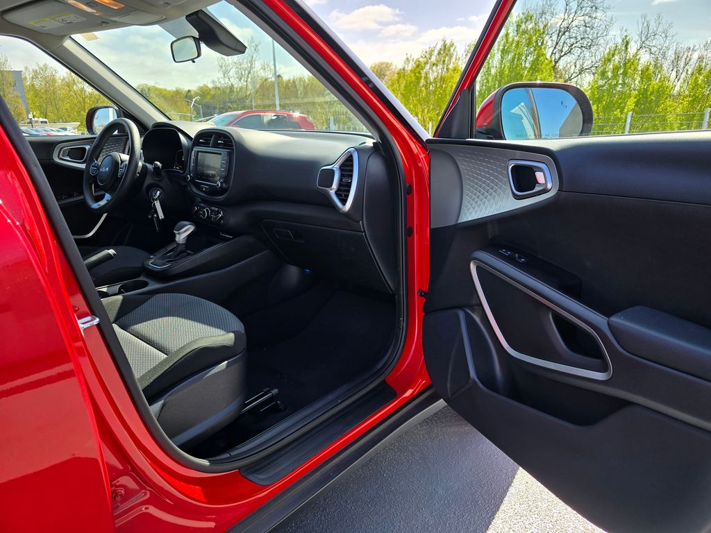 Vehicle image 13 of 33
