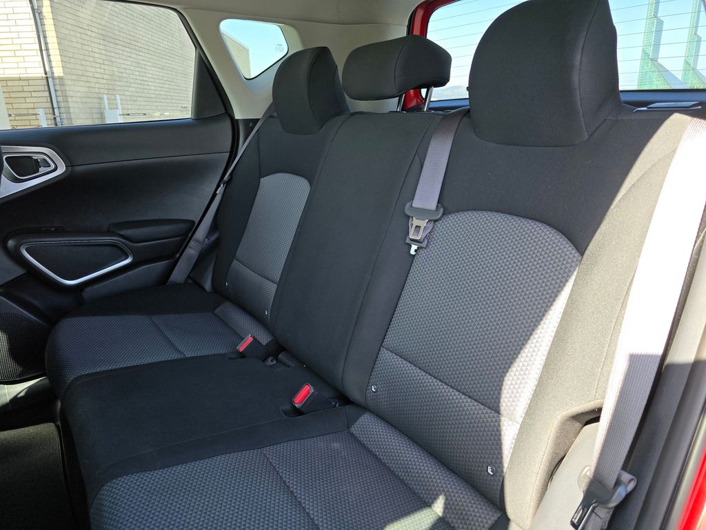 Vehicle image 24 of 33