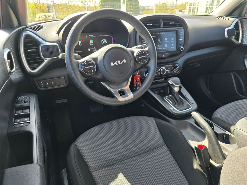 Vehicle image 25 of 33