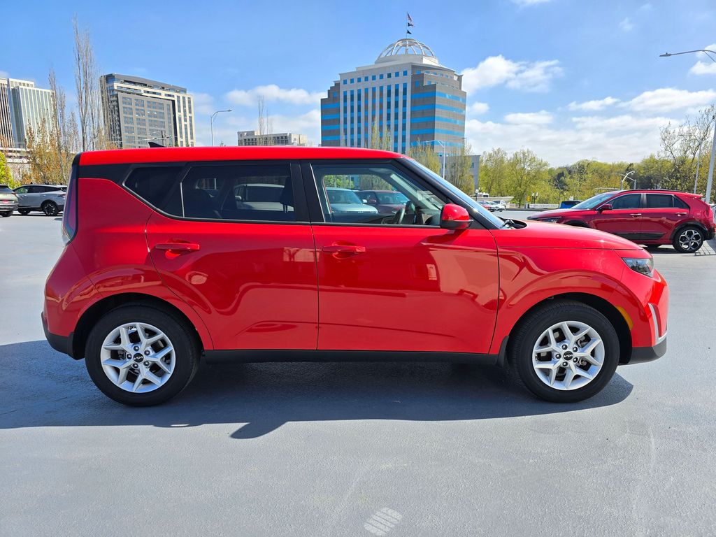 Vehicle image 7 of 33