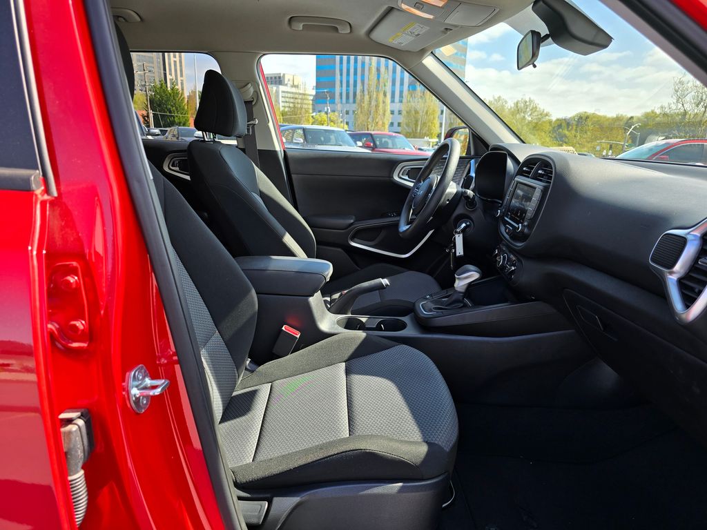 Vehicle image 14 of 33