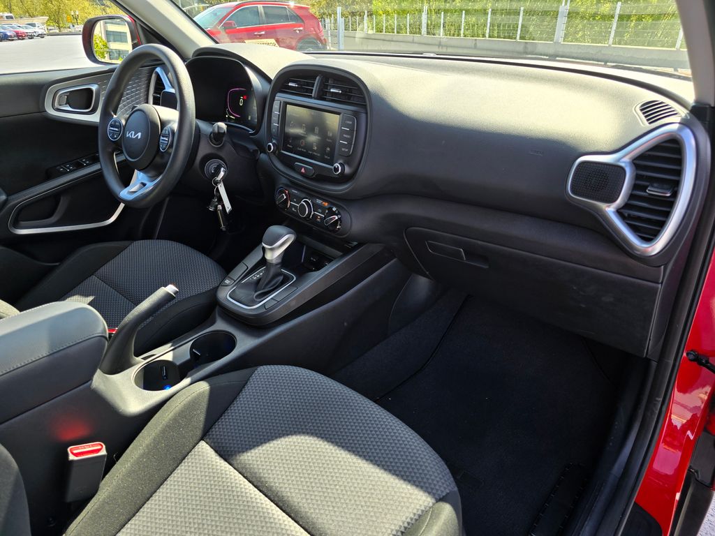 Vehicle image 15 of 33
