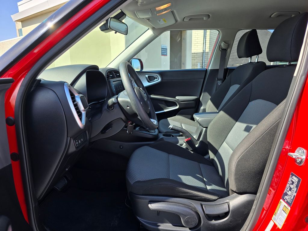 Vehicle image 27 of 33