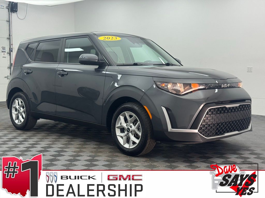 2023 Kia Soul LX Image 3 of 35