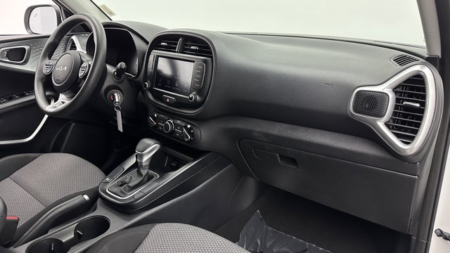 2023 Kia Soul LX Image 11 of 32
