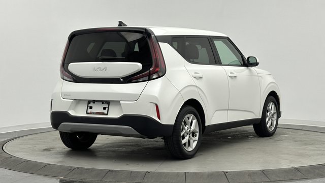 2023 Kia Soul LX Image 4 of 32