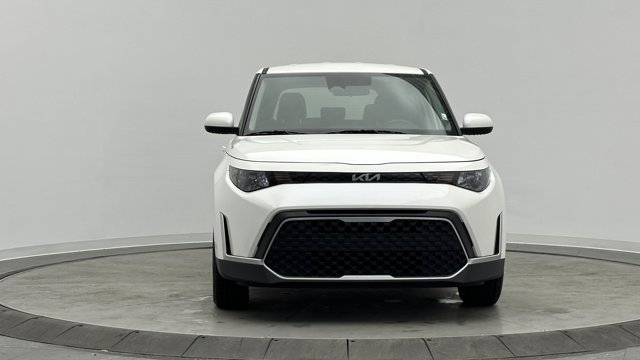 2023 Kia Soul LX Image 2 of 32