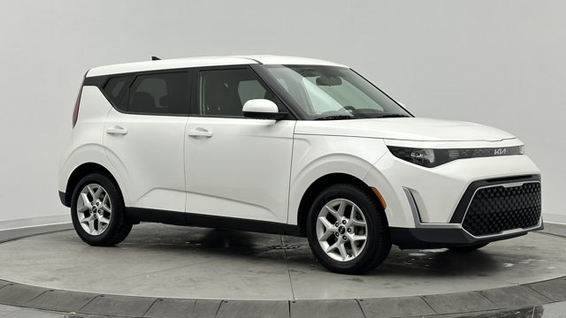 2023 Kia Soul LX Image 3 of 32