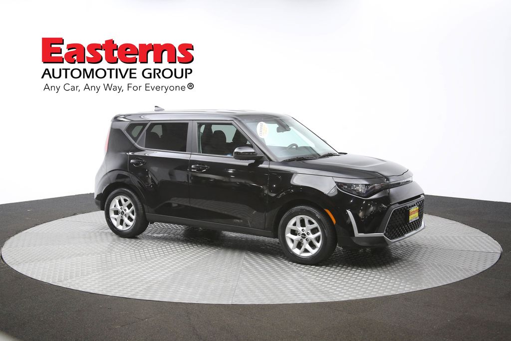 Vehicle image 22 of 61