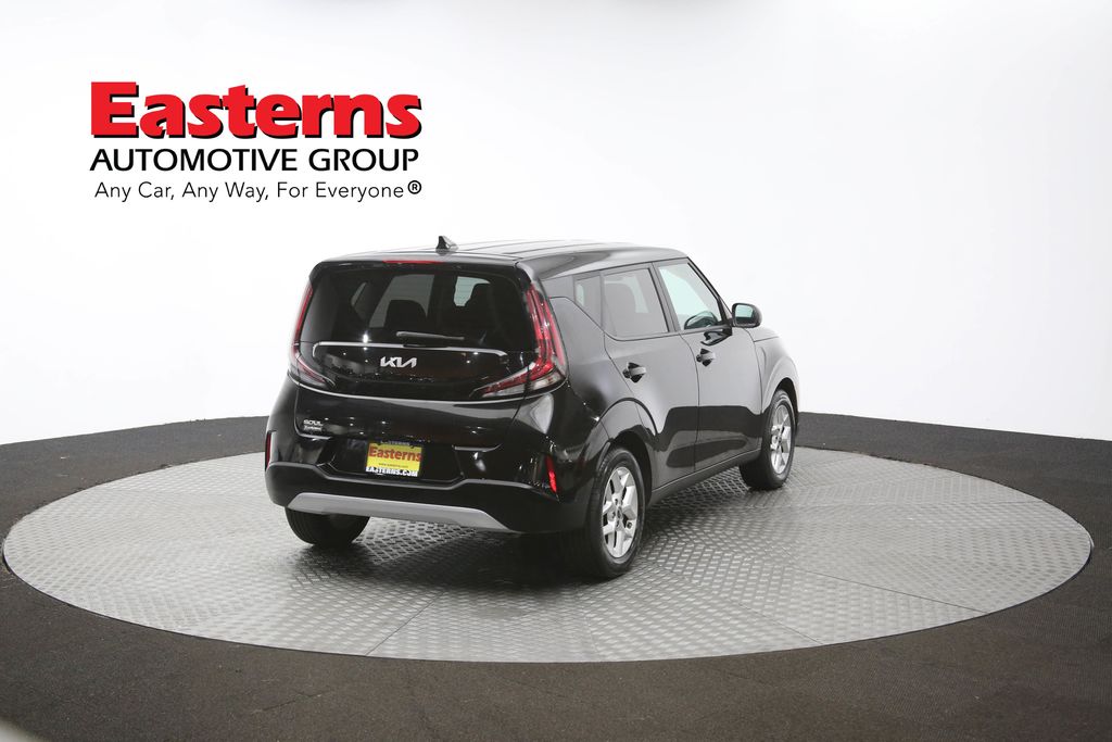 Vehicle image 17 of 61