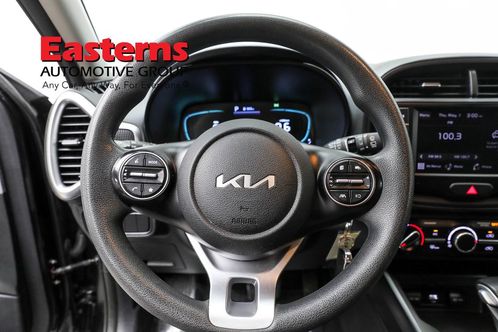 Vehicle image 40 of 61