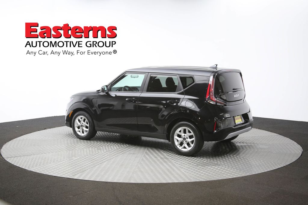 Vehicle image 33 of 61