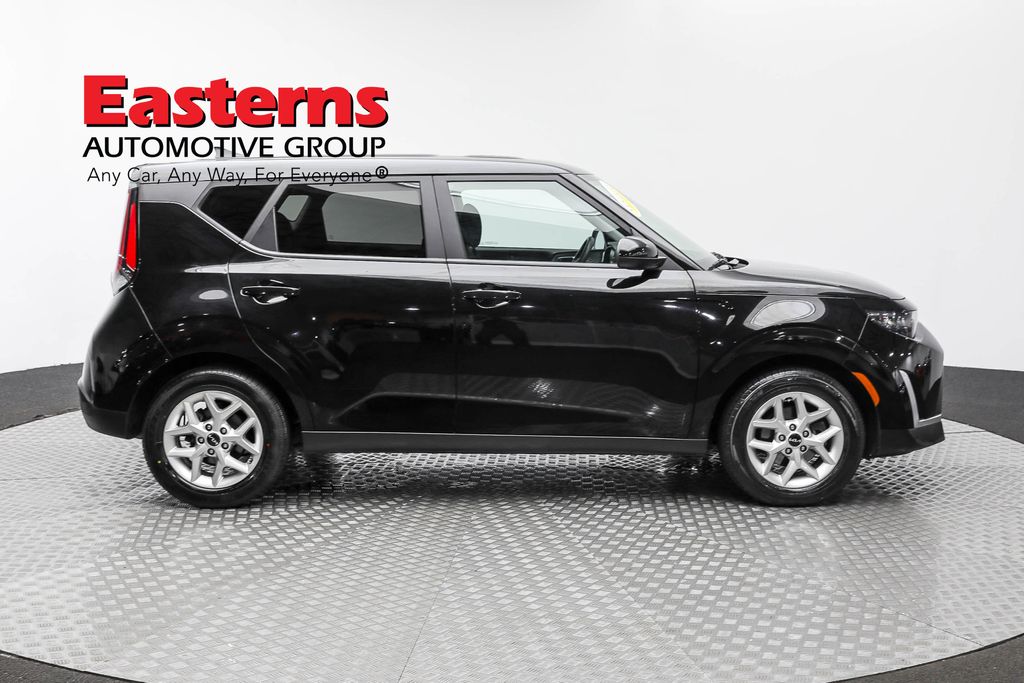 Vehicle image 12 of 61