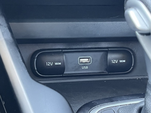 Vehicle image 27 of 30