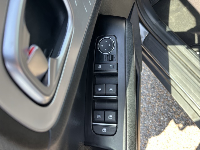 Vehicle image 14 of 30