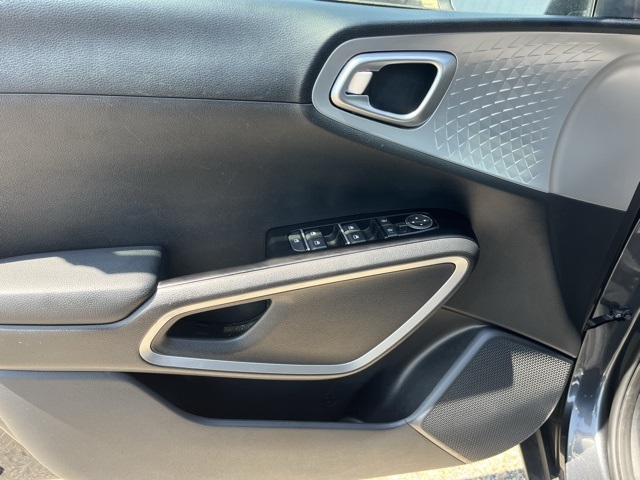 Vehicle image 13 of 30