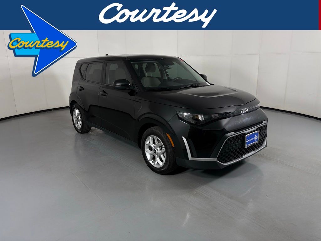 2023 Kia Soul LX Image 3 of 36