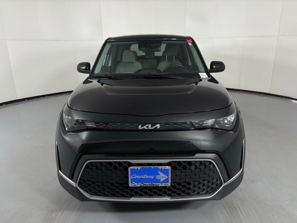 2023 Kia Soul LX Image 2 of 36